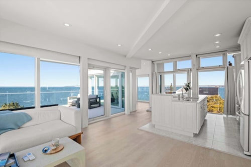 Waterfront, Hot Tub, Private Beach!