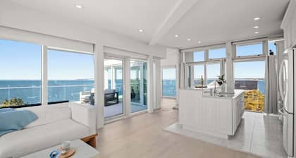 Waterfront, Hot Tub, Private Beach!