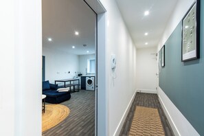 2 bedrooms, iron/ironing board - Chapel Street Apartments (Long Eaton)