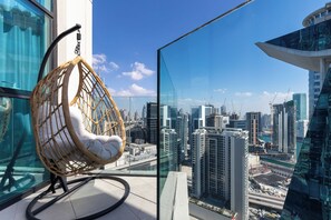 Luxury-Apartment, 2 Schlafzimmer, eingeschränkter Meerblick | Balkon