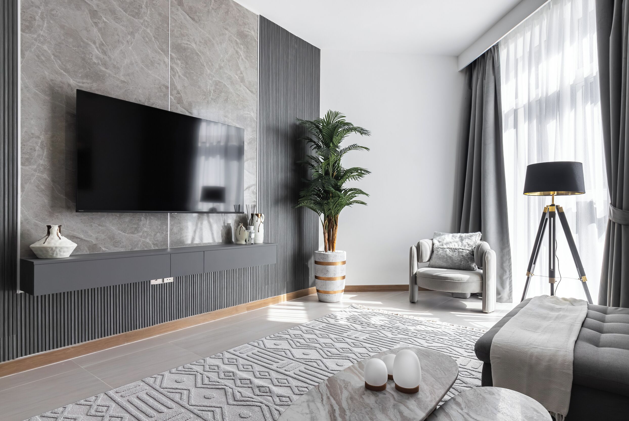 럭셔리 아파트, 침실 2개, 부분 바다 전망 | 거실 공간 | 디지털 채널 시청이 가능한 45인치 스마트 TV, 넷플릭스, 스트리밍 서비스