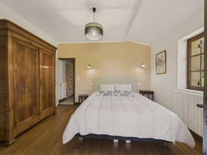4 bedrooms, free WiFi