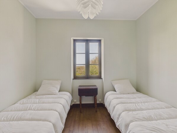4 bedrooms, free WiFi