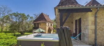 Lovely house with jacuzzi for 8 people