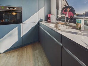 Kühlschrank, Mikrowelle, Ofen, Geschirrspüler