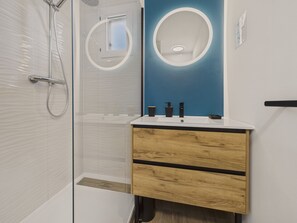 Shower - House for 4 with garden, 500m from the beach (Piriac-sur-Mer)