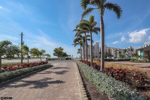 Property grounds - Vacation At Bac Bay! Fun In The Sun! 2B/2B Condo Walk To Beach! (Fort Myers Beach)