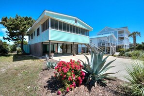 Exterior - Beautiful 3 Bedroom 2 Bath House, 2nd Row, Ocean Views, Sleeps 7 (Oak Island)
