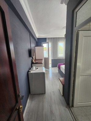 Basic Twin Room, Balcony, Pool View | Living area