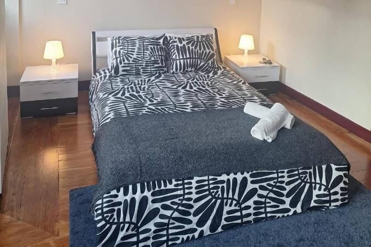 Deluxe-svíta - borgarsýn | Hljóðeinangrun, straujárn/strauborð, ókeypis þráðlaus nettenging, rúmföt