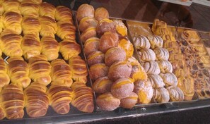 Daily buffet breakfast for a fee - Easy Host Porto (Porto)