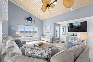 TV, books, stereo - Grand View, Ocean Isle Beach (Ocean Isle Beach)