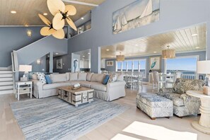 TV, books, stereo - Grand View, Ocean Isle Beach (Ocean Isle Beach)