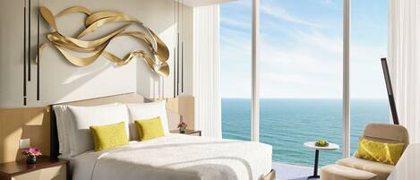 Deluxe King Oceanfront | Free minibar, in-room safe, desk, laptop workspace