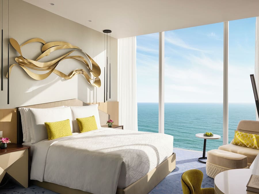 Deluxe King Oceanfront | Free minibar, in-room safe, desk, laptop workspace