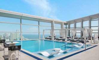 Açık yüzme havuzu, ücretsiz havuz kabinleri, havuz şemsiyeleri 