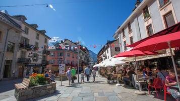 Tempat makan outdoor