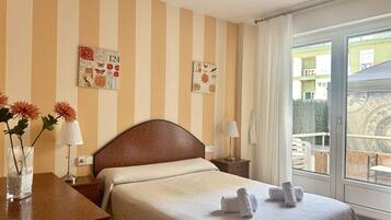2 bedrooms, iron/ironing board, bed sheets