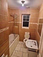 Casa | Baño | Ducha, secador de pelo y toallas