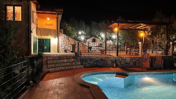 House | Pool | Indoor pool, outdoor pool - Belvilla by OYO Casa Gialla (Sonnino)