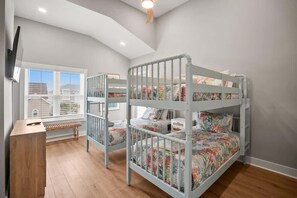 4 bedrooms, free WiFi, bed sheets