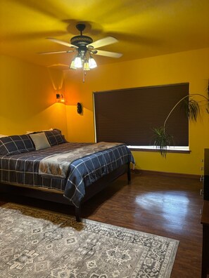 3 bedrooms, desk, iron/ironing board, free WiFi