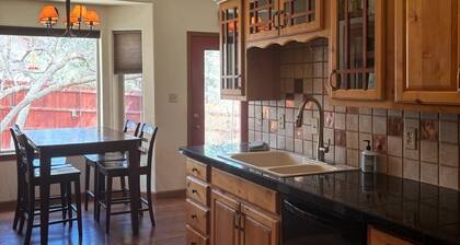 Comfortable and spacious 3 bedroom home near Durango ideal for families & groups
