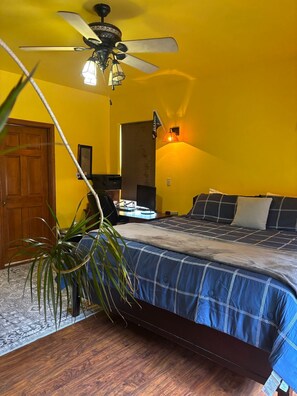 3 Schlafzimmer, Schreibtisch, Bügeleisen/Bügelbrett, kostenloses WLAN