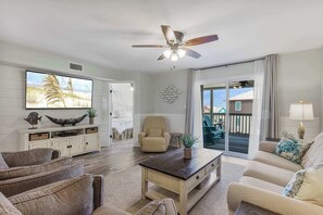 Tv, dvd-spelare och böcker