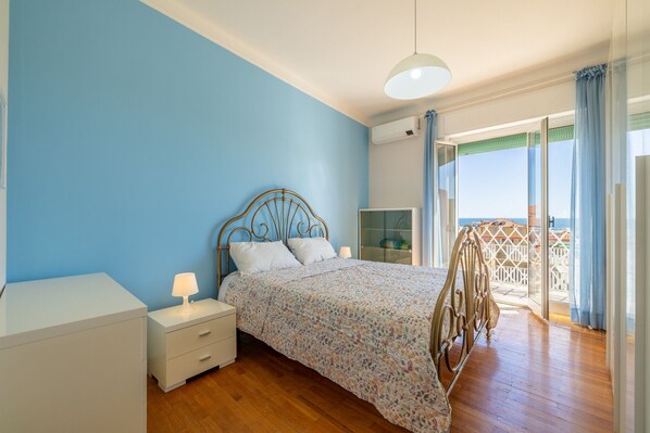 Iron/ironing board, free WiFi, bed sheets - Sea View Central Apartment by Wonderful Italy (Sanremo)