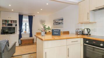 Dishwasher, cookware/dishes/utensils