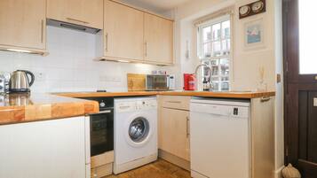 Dishwasher, cookware/dishes/utensils