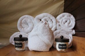 Shower - Wagon 2 - Modern Rustic Retreat - West Wagon with Breathtaking Views (Runaway Bay)