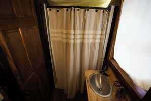 Interior - Wagon 2 - Modern Rustic Retreat - West Wagon with Breathtaking Views (Runaway Bay)