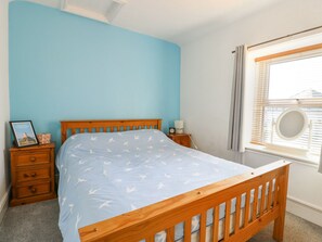 2 dormitorios, decoración individual, mobiliario individual