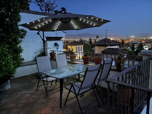 Outdoor dining - Carmen de Belén, tranquility next to the Alhambra (Granada)
