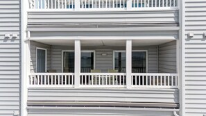 Outdoor dining - Bayfront Condo on 22nd St with Sunset Views, Balcony & Near Boardwalk Fun (Ocean City)