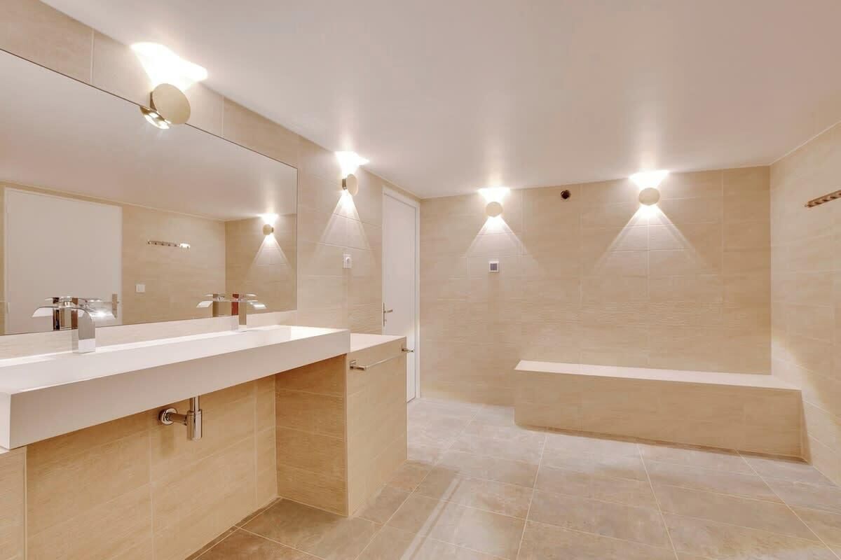 Regadera y secadora de cabello 