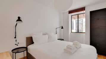 2 habitaciones, tabla de planchar con plancha, cuna de viaje y wifi