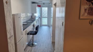House | Private kitchen | Fridge, microwave, oven, stovetop