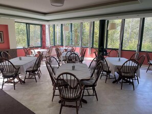 Petit déjeuner buffet compris tous les jours