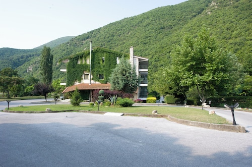 Agriani Hotel