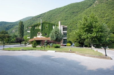 Agriani Hotel