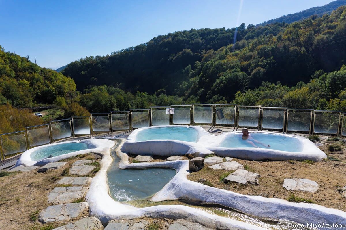 Suối nước nóng