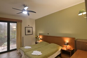 Basic-Zweibettzimmer, Balkon, Bergblick