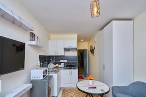 Superior Studio, City View | Private kitchen | Electric kettle - Luxore Apartments (Syokimau)