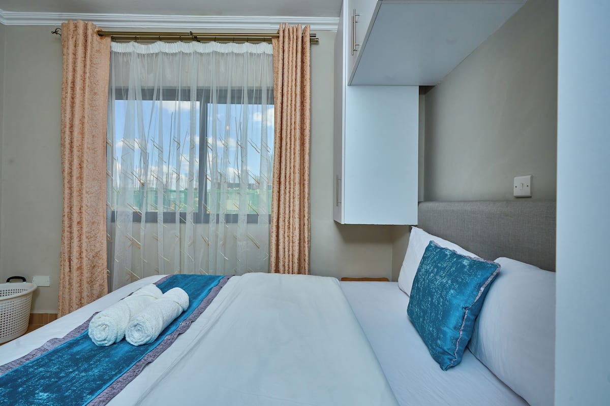 Executive Apartment | 3 bedrooms, iron/ironing board, free WiFi