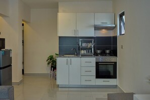 Deluxe Apartment | Private kitchen | Electric kettle - Luxore Apartments (Syokimau)