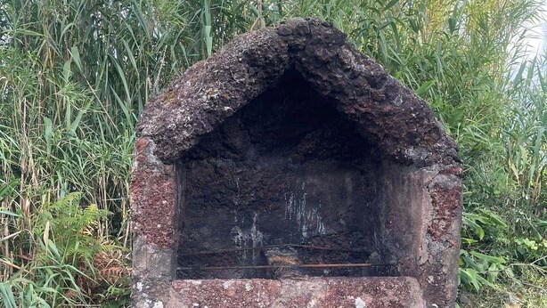 A stone structure with a rough, moss-covered roof, surrounded by dense vegetation. - 2-bedroom house in wonderful Calheta with WiFi (Calheta)