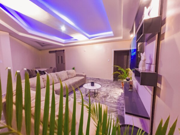 Business-Apartment, 3 Schlafzimmer, Balkon, Blick auf den Innenhof